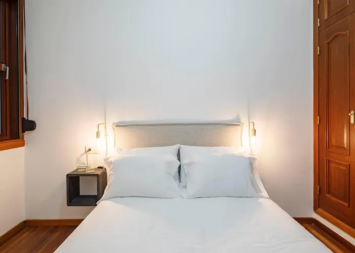 Con Encanto En El Casco Antiguo By * Vigo